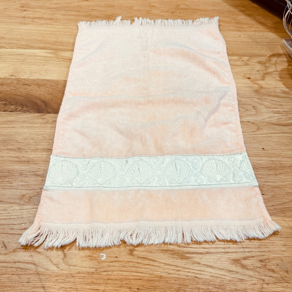 Vintage Fieldcrest Lustre Peach Hand Towels Shell Border Fringe Set of 2 Coastal